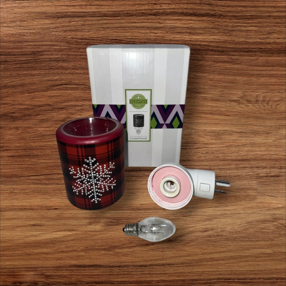 SCENTSY NWT FROSTED FLANNEL PLUG IN WALL DIFFUSER WAX WARMER